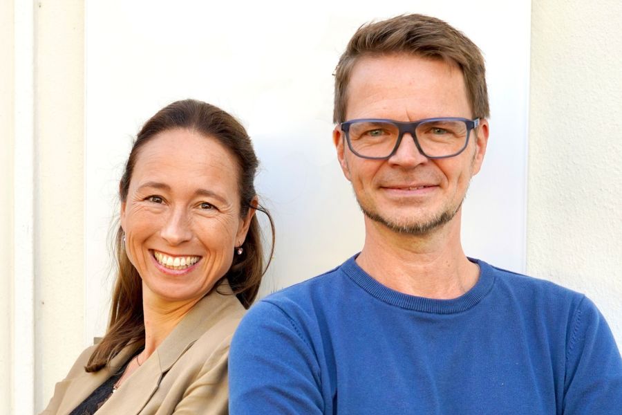 Simone und Stefan vorm wita Institut in Kempen